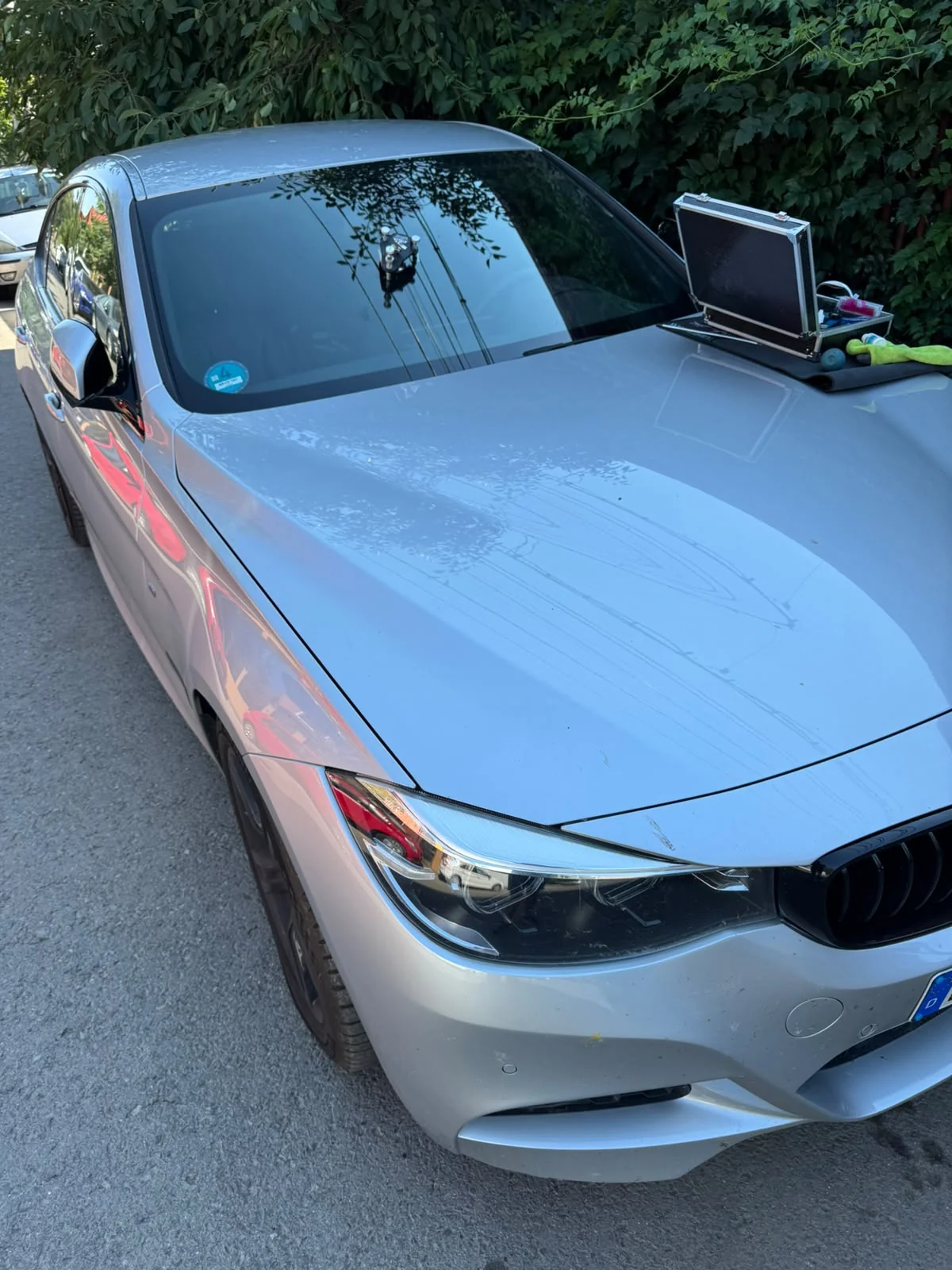BMW Seria 3 GT reparație sticlă auto pe stradă