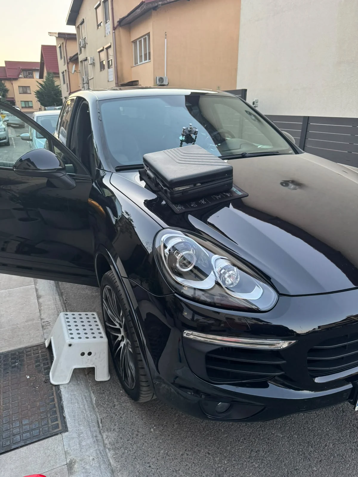 Porsche Cayenne unghi lateral reparație ciobitură parbriz